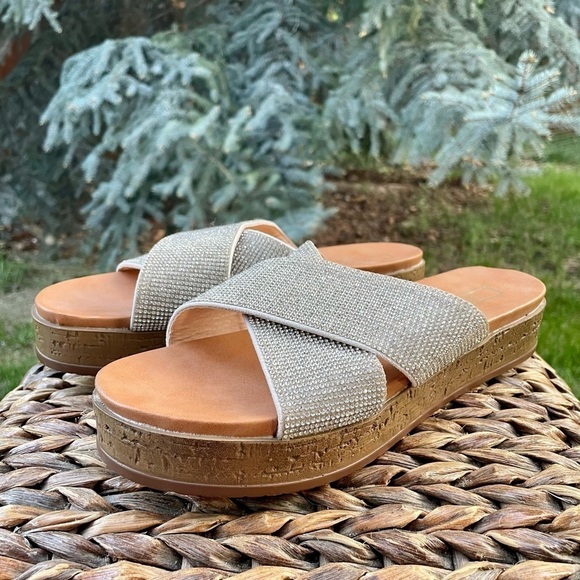 NEW Yoki Clear Rhinestone Bling Criss Cross Slide Platform Comfort Sandals. 8.5 - Picture 2 of 9